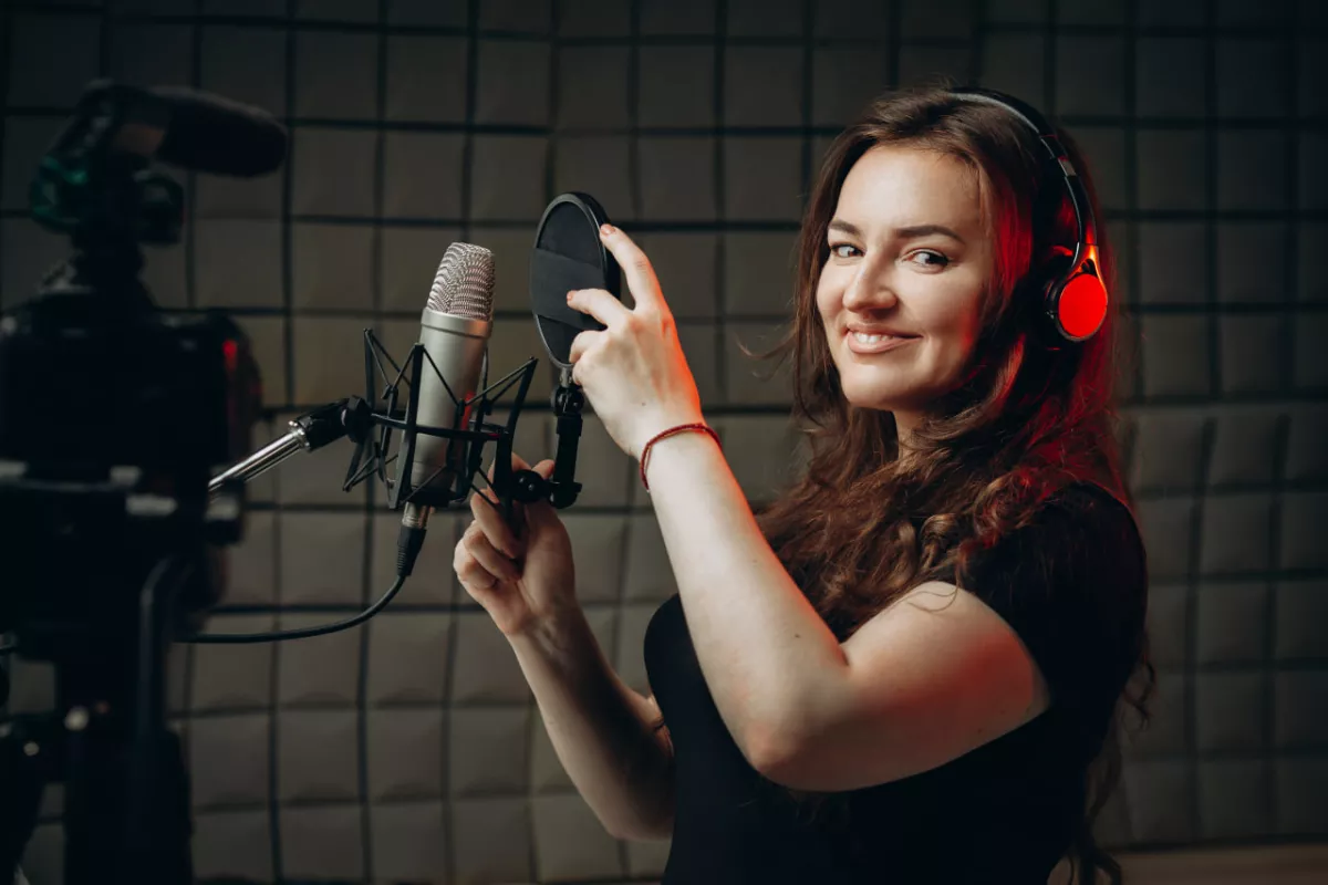 Elevate Your Project with a Captivating Female Voice Over : 100 word, HQ audio file (WAV format)