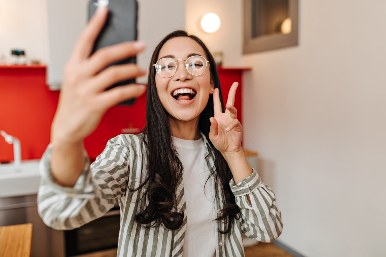 How to Use TikTok and Instagram to Send Millions of Users to Your Website: The Ultimate Guide to Leveraging Social Media for Email Marketing Success