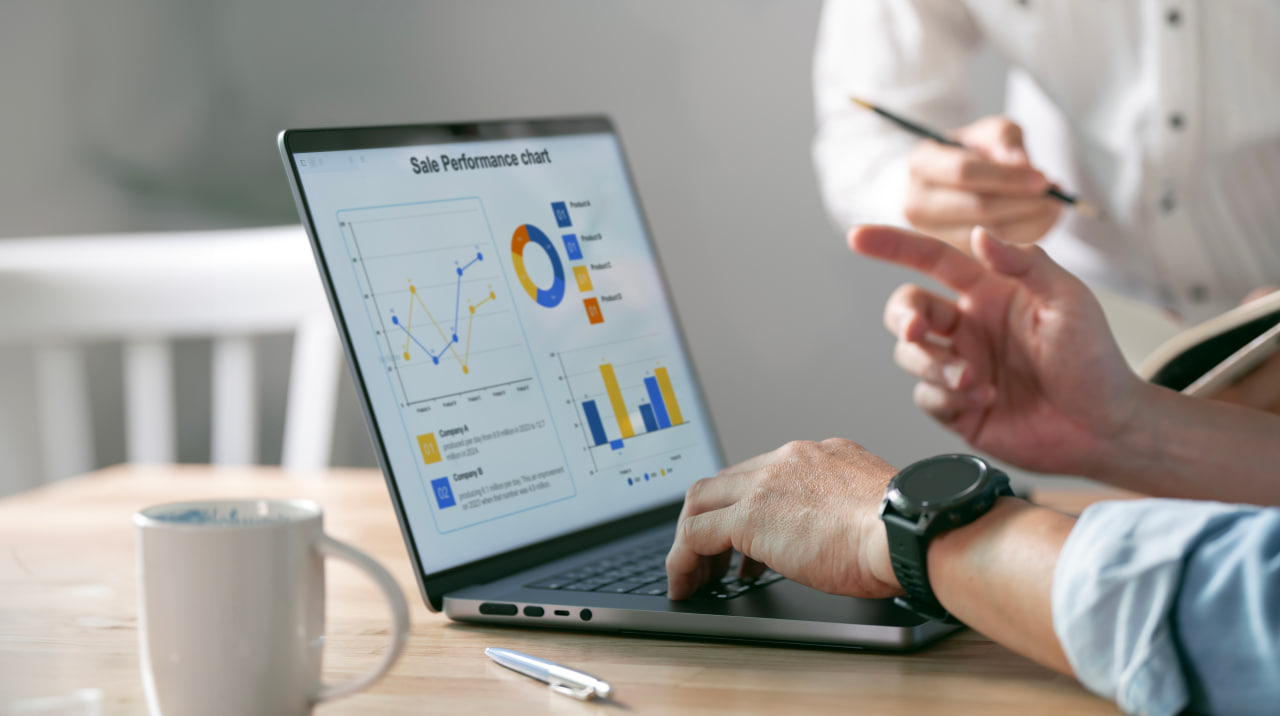 The Role of CRM in Managing and Tracking B2B Leads: How Email Marketing Enhances the Process